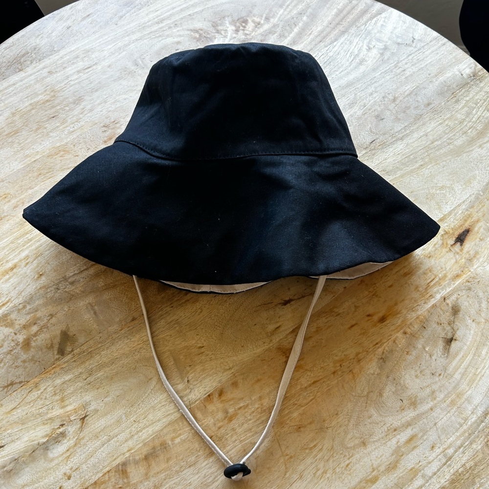 Reversible Black Wide-Brim Sun Hat with Chin Cord - Picture 3 of 5
